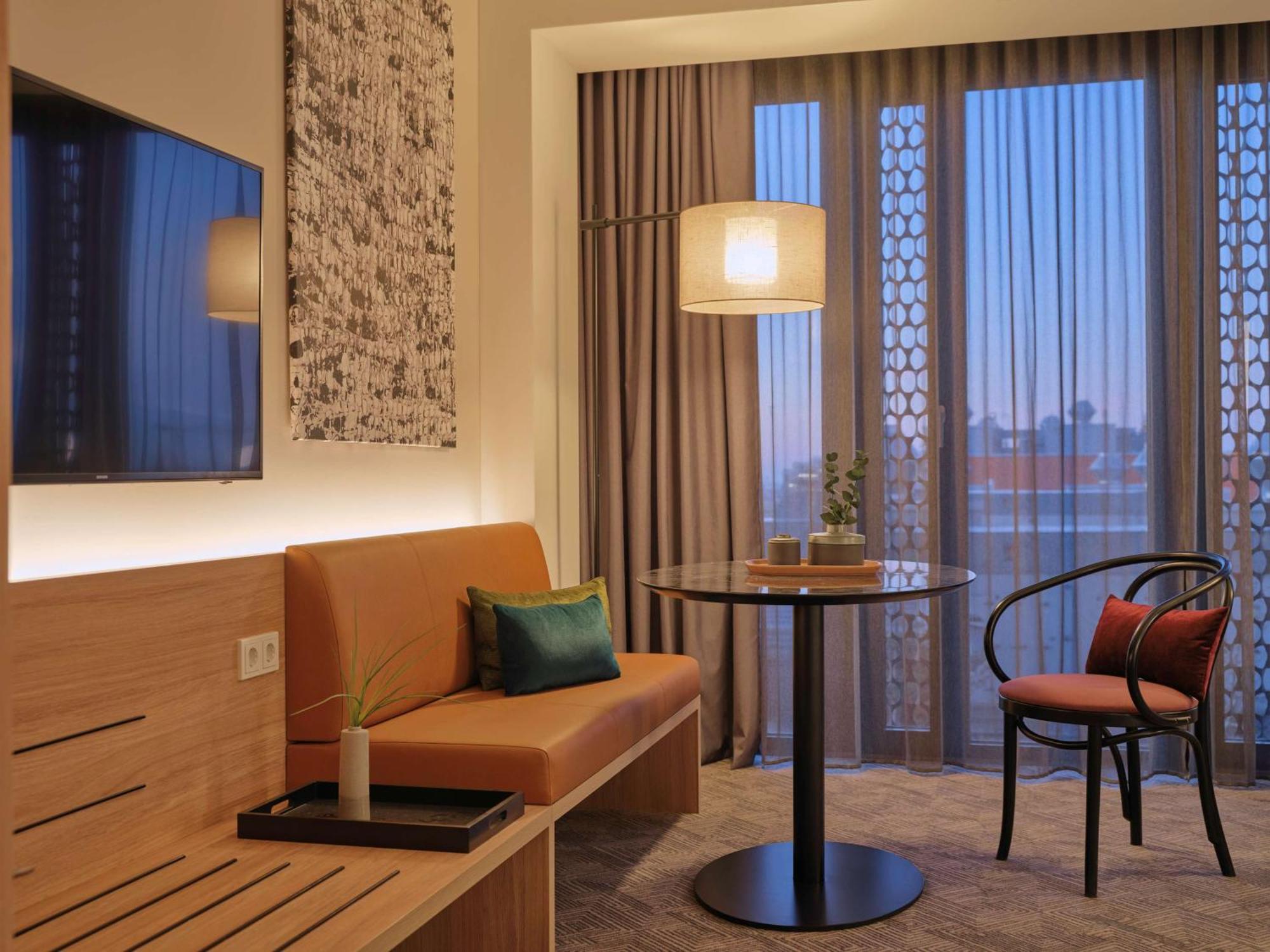 Adina Aparthotel 4*