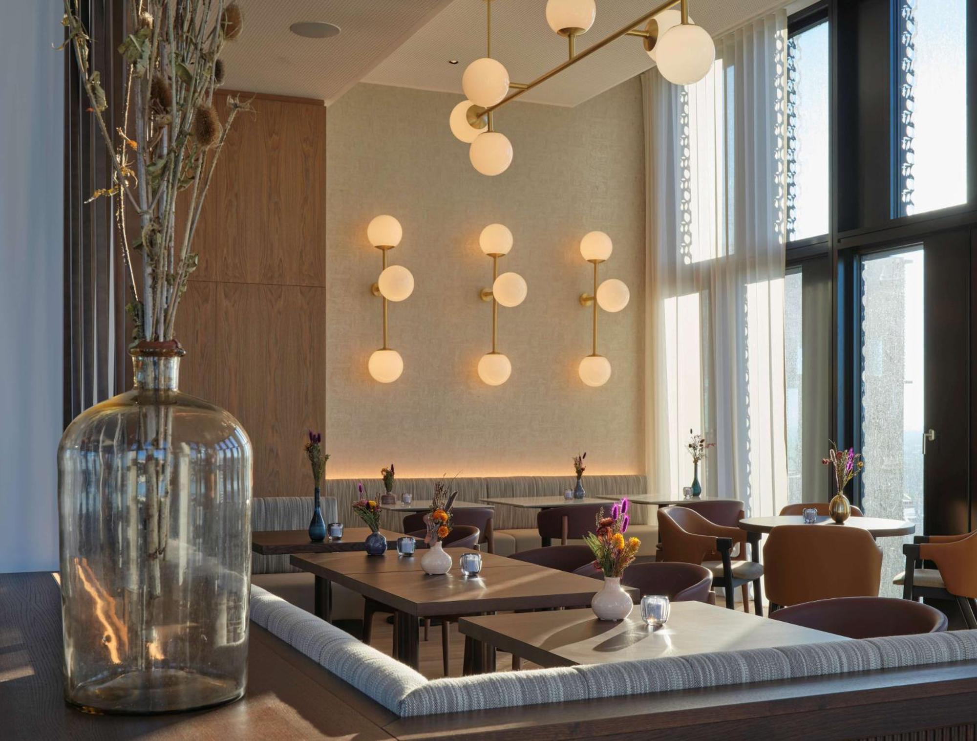 Adina Hotel 4*