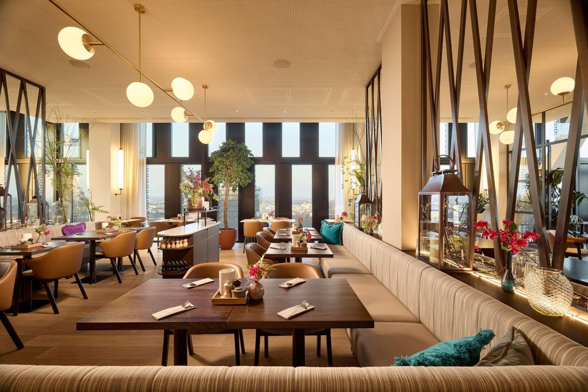Hotel Adina
