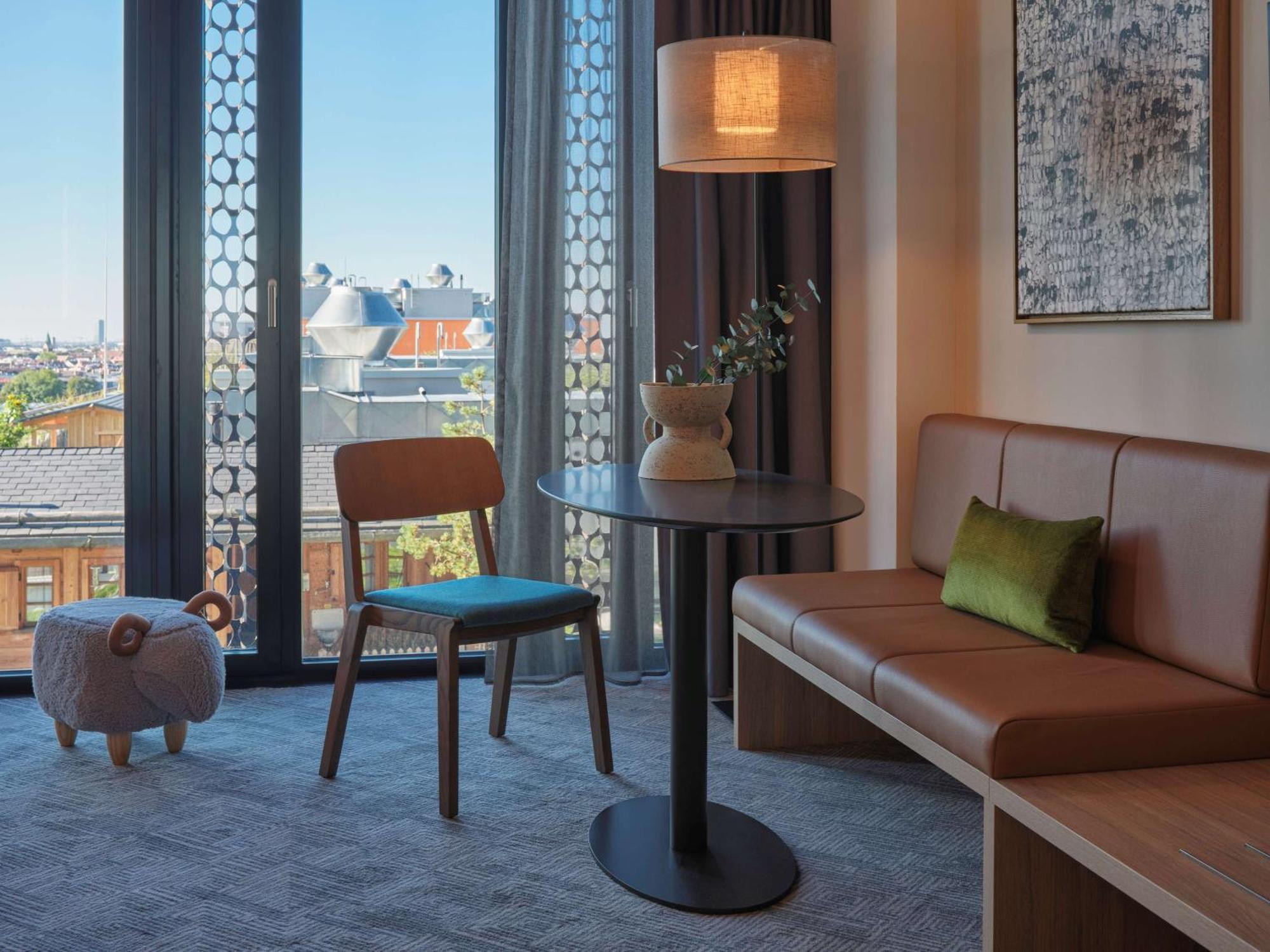 Adina Hotel 4*