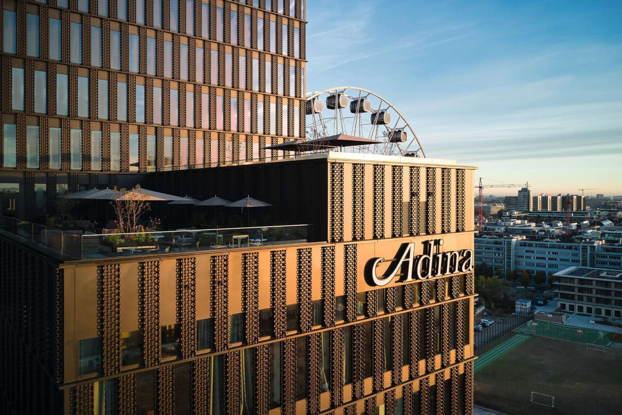 Adina 4*